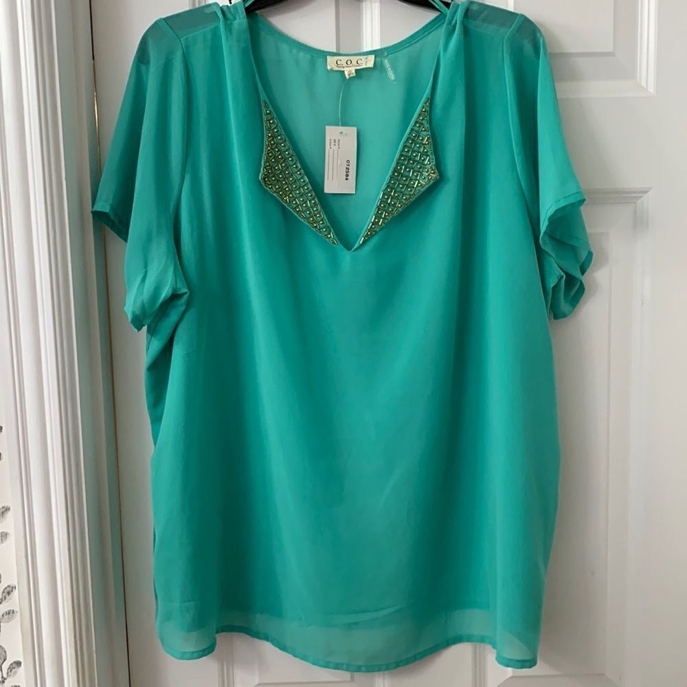 C.O.C. Size 2 XL short sleeve mint front lined blouse with blinged lapel